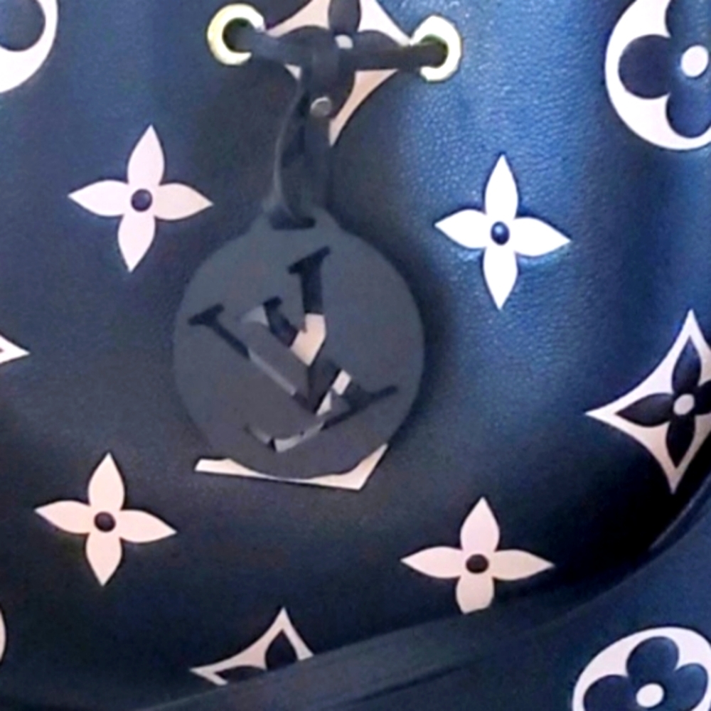 💥SOLD💥Louis Vuitton Montsouris Bag Charm - Picture 2 of 7